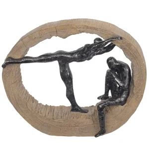 Figura hombre y mujer en roca