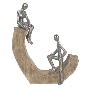 Figura pareja sentada tronco
