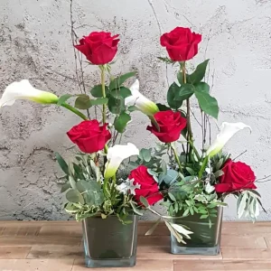 Centro de Mesa Con Rosas Y Calas